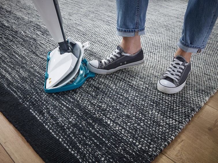 Poznaj nowoczesne metody czyszczenia dywanów. Odświeżenie dywanu i czyszczenie mopem parowym